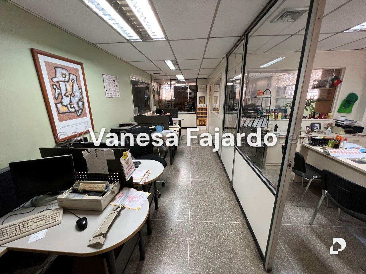 Local comercial en La Urbina, Caracas – 12
