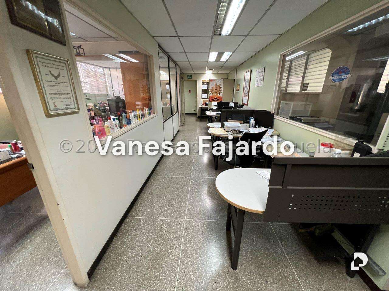 Local comercial en La Urbina, Caracas – 10