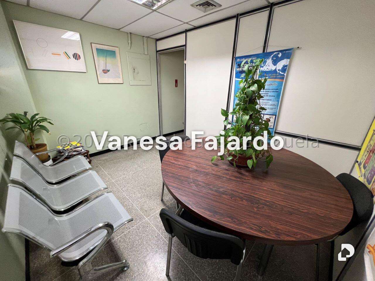 Local comercial en La Urbina, Caracas – 4