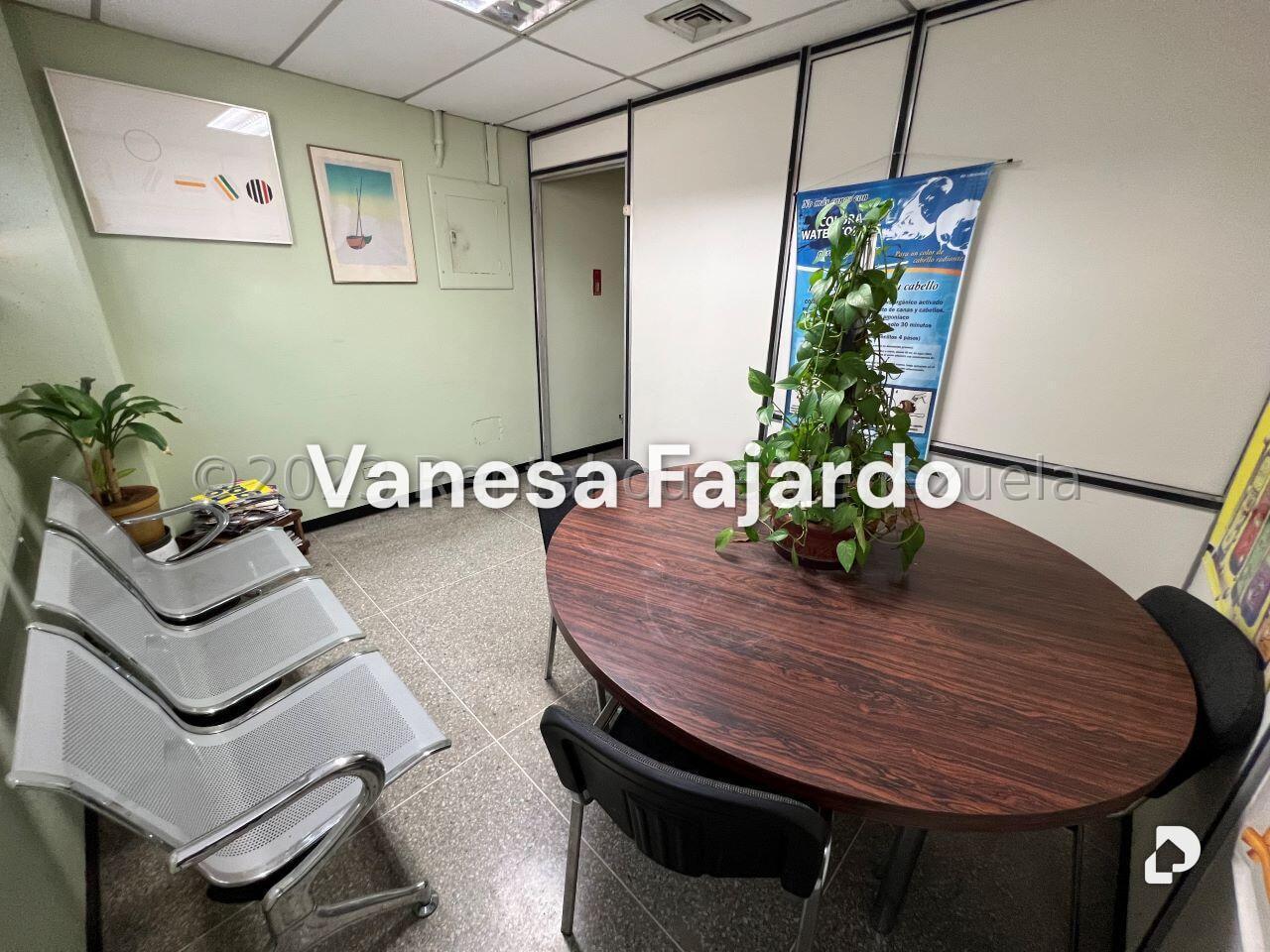 Local comercial en La Urbina, Caracas – 4