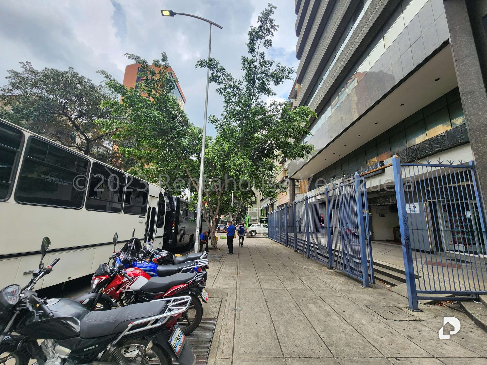 Local comercial en Bello Monte, Caracas – 19