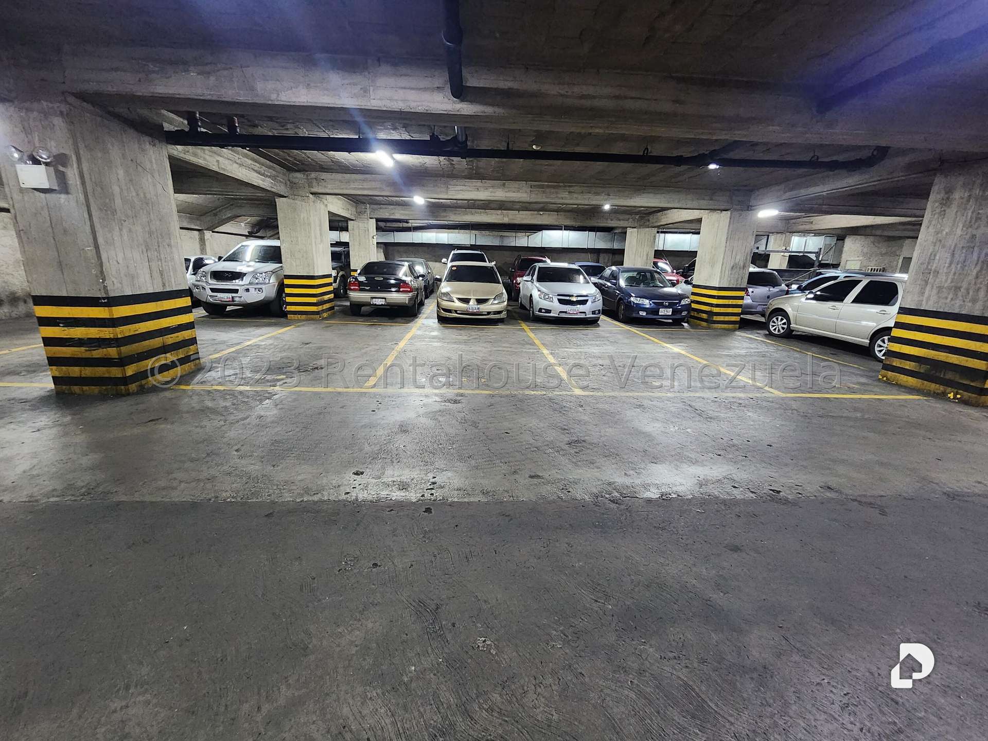 Local comercial en Bello Monte, Caracas – 17