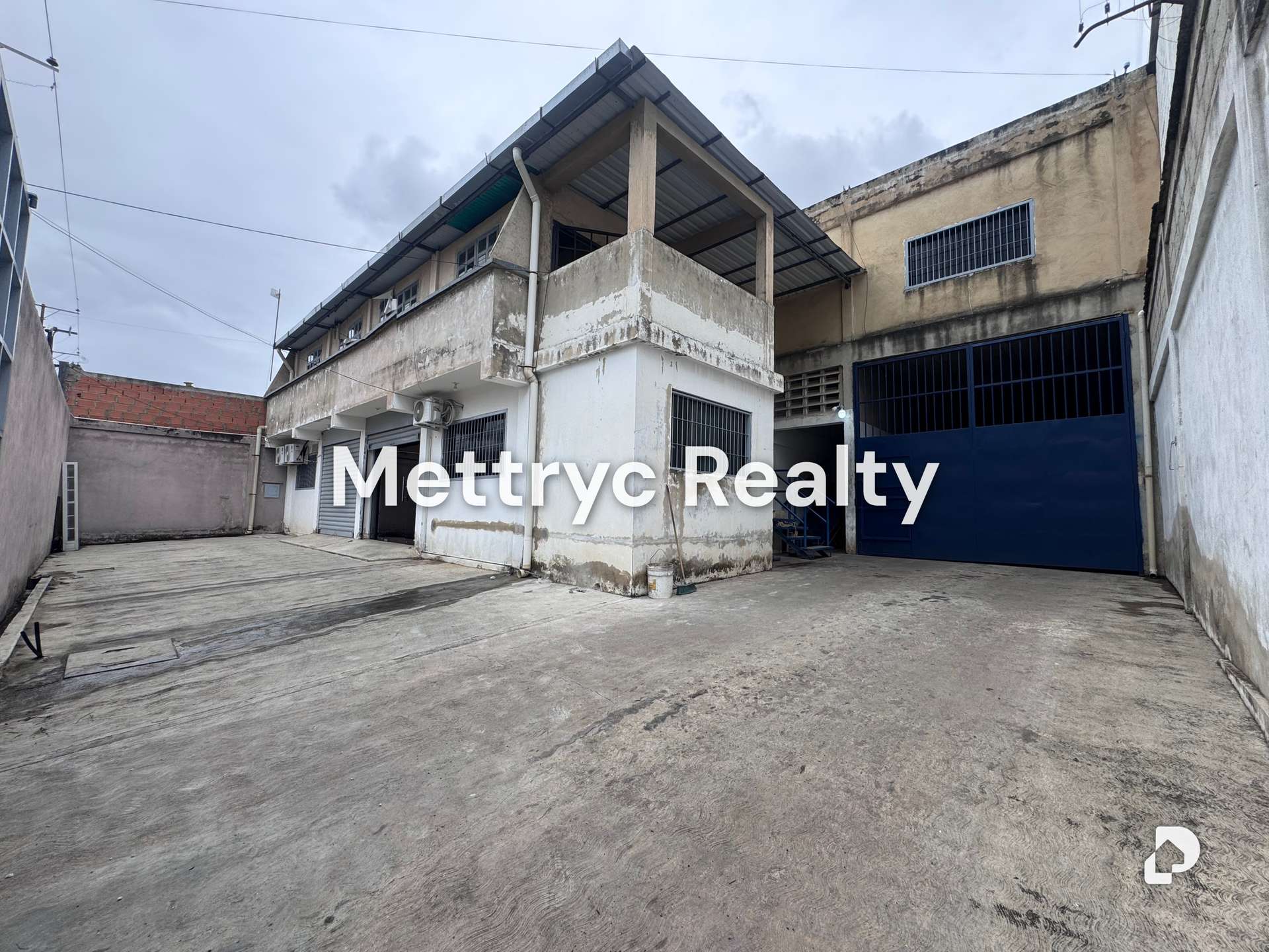 Local comercial en Los Jarales, Valencia – 2