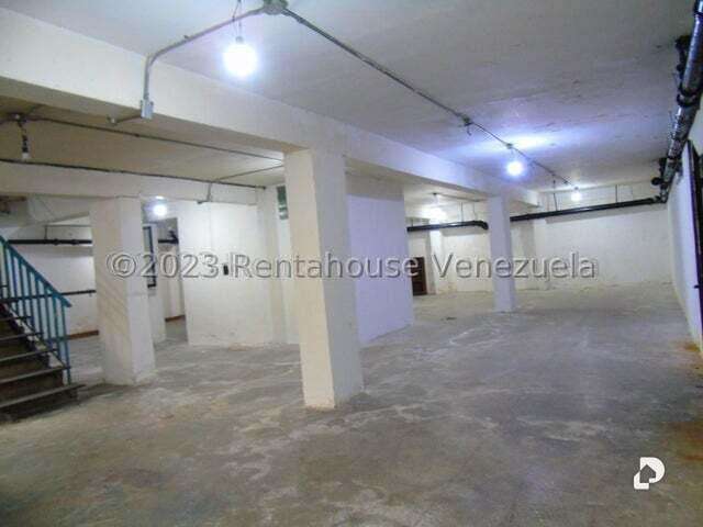 Local comercial en Parroquia La Candelaria, Caracas – 13