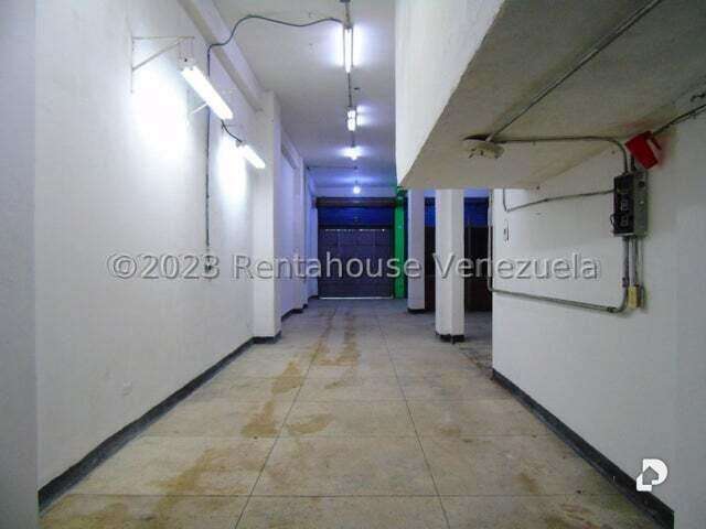 Local comercial en Parroquia La Candelaria, Caracas – 9