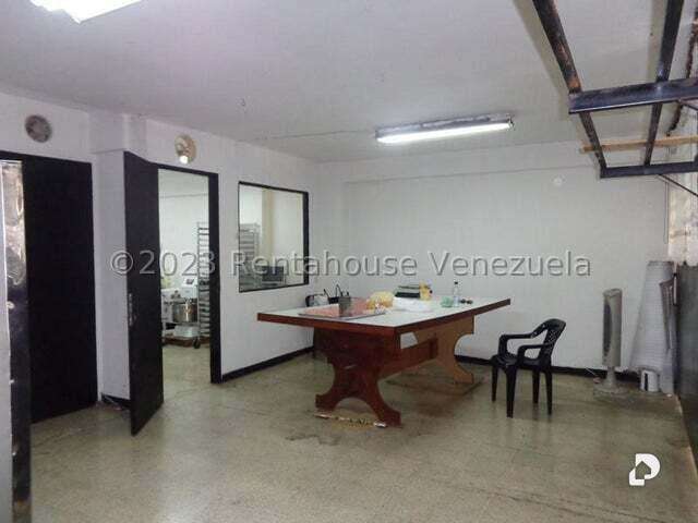 Local comercial en Parroquia La Candelaria, Caracas – 2