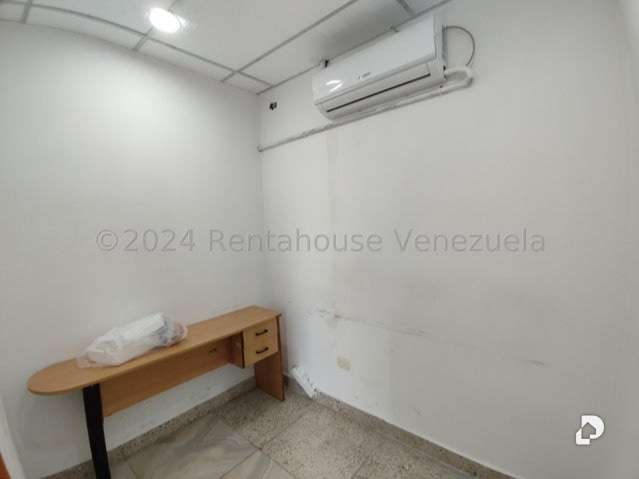 Local comercial en Los Guayos – 11