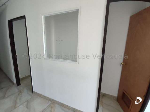 Local comercial en Los Guayos – 9