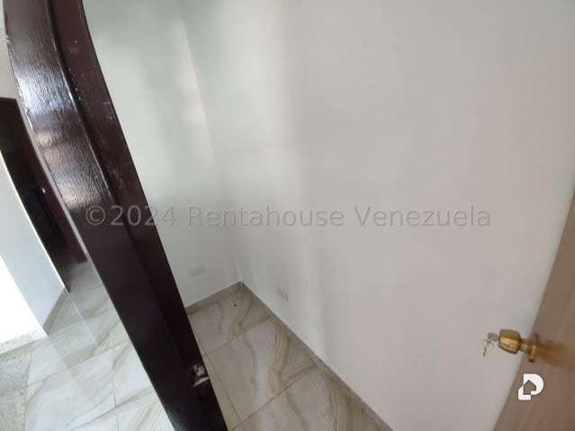 Local comercial en Los Guayos – 13