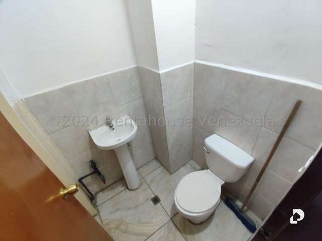 Local comercial en Los Guayos – 16
