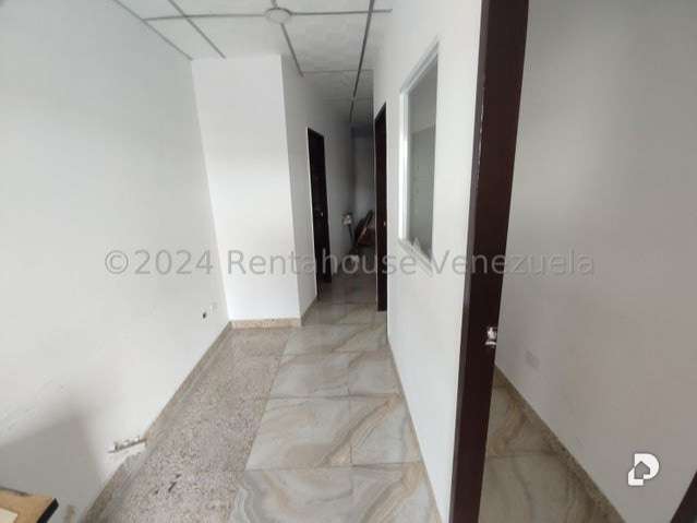Local comercial en Los Guayos – 8