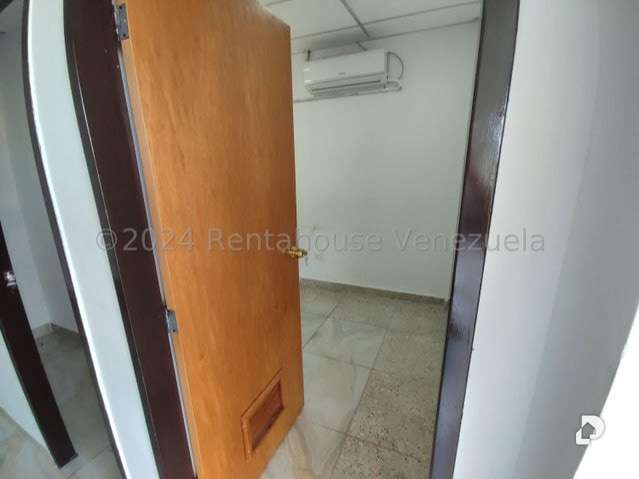 Local comercial en Los Guayos – 10