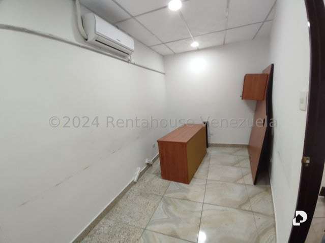 Local comercial en Los Guayos – 14