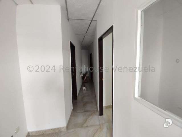 Local comercial en Los Guayos – 19