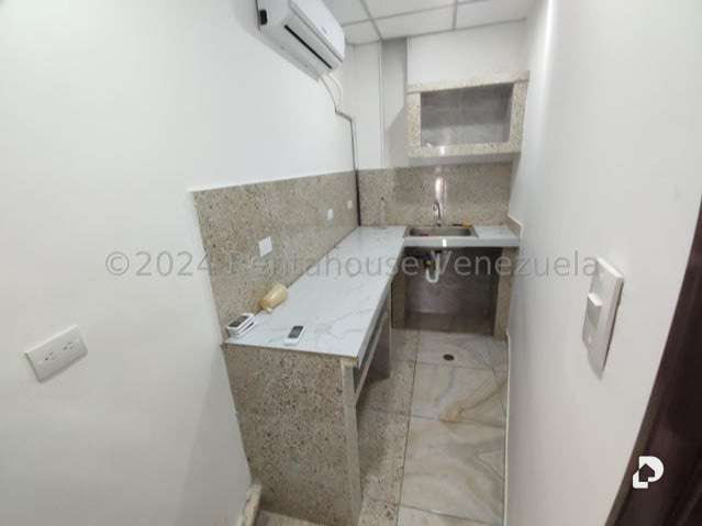 Local comercial en Los Guayos – 18