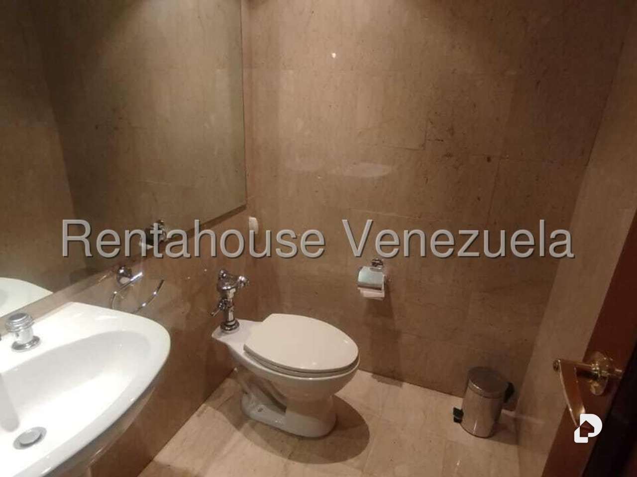 Oficina en Las Mercedes, Caracas – 12
