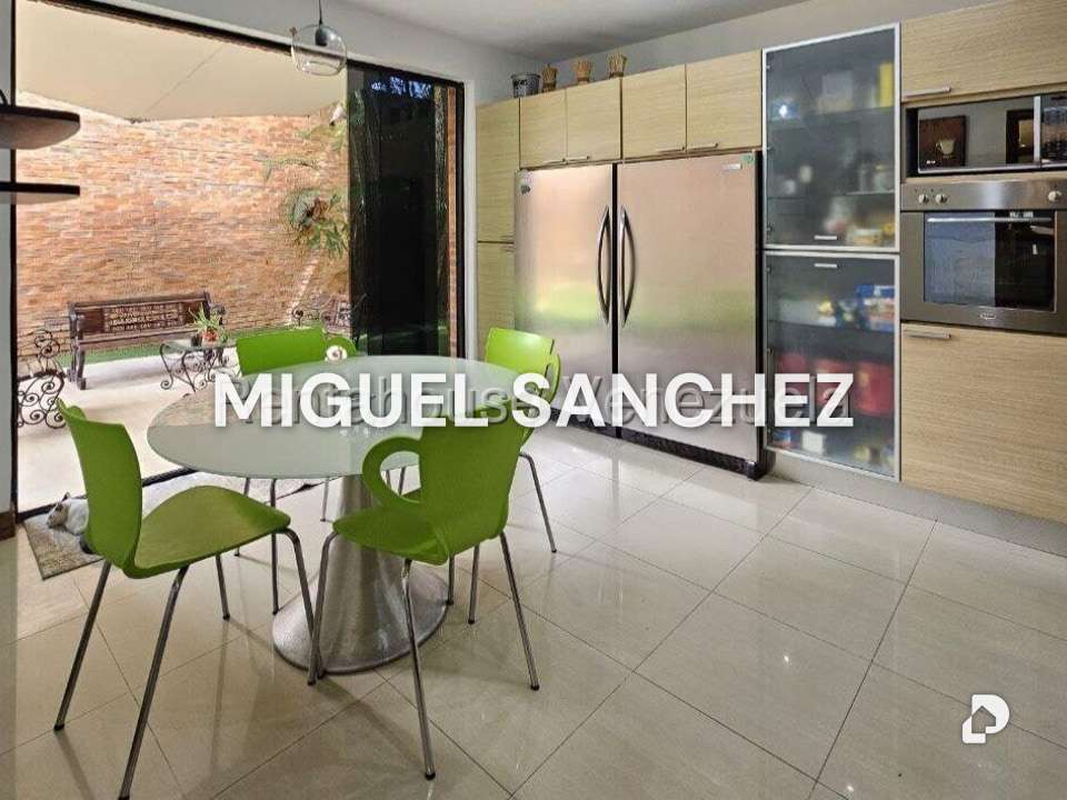 Casa en Prados Del Este, Caracas – 16