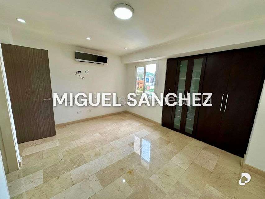 Apartamento en El Rosal, Caracas – 11