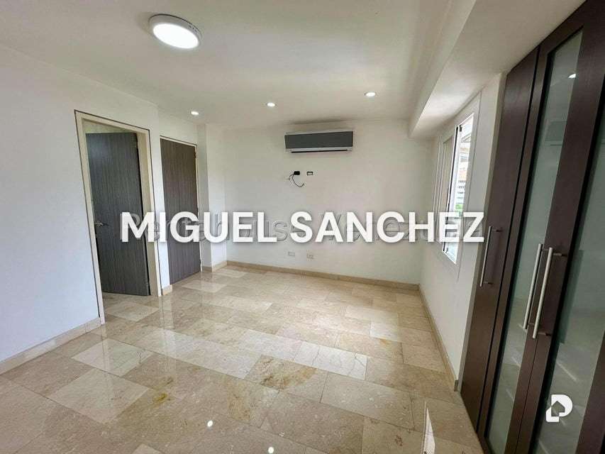 Apartamento en El Rosal, Caracas – 12
