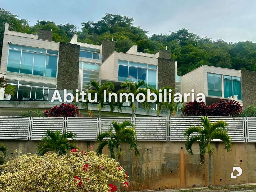 Townhouse en Los Campitos, Caracas – 3