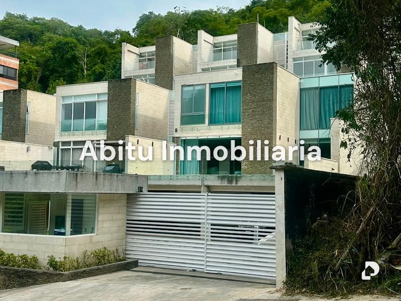 Townhouse en Los Campitos, Caracas – 1