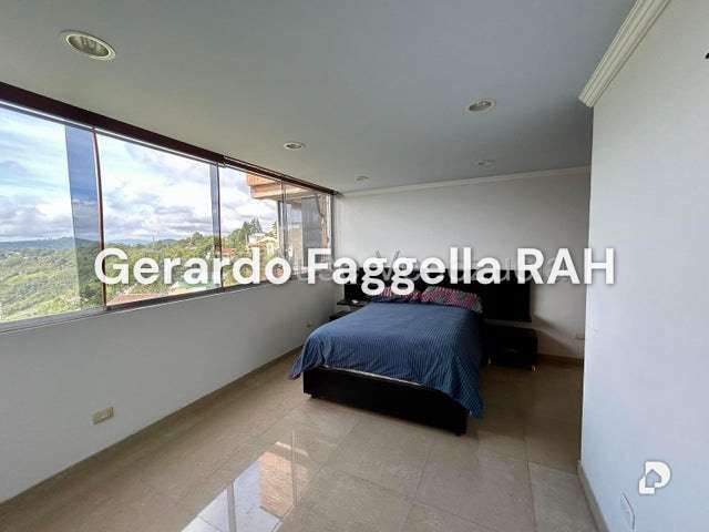 Casa en Los Guayabitos, Caracas – 24