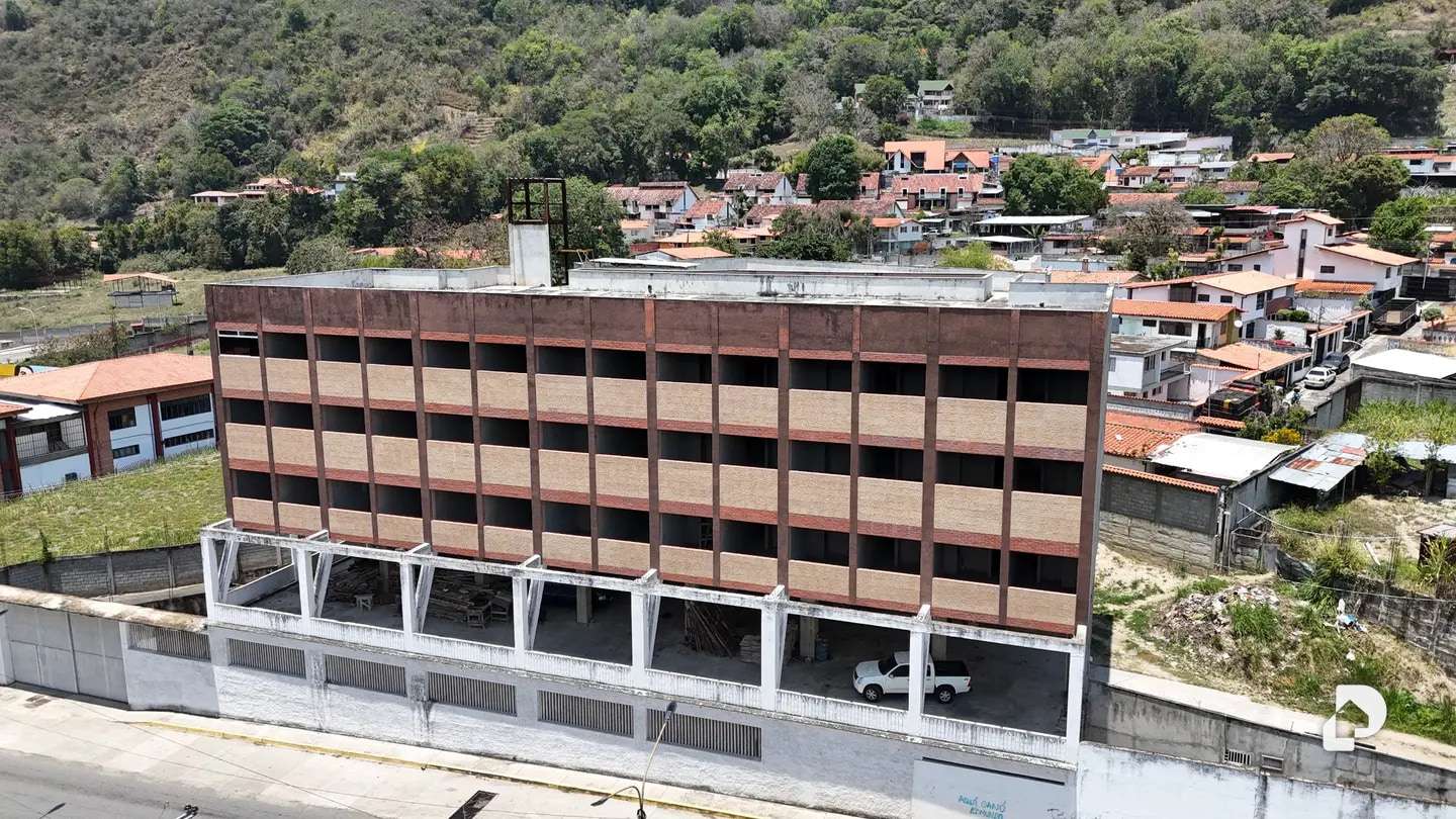 Edificio en Urb. Mocoties, Avenida Los Proceres, Caracciolo Parra Pérez – 6