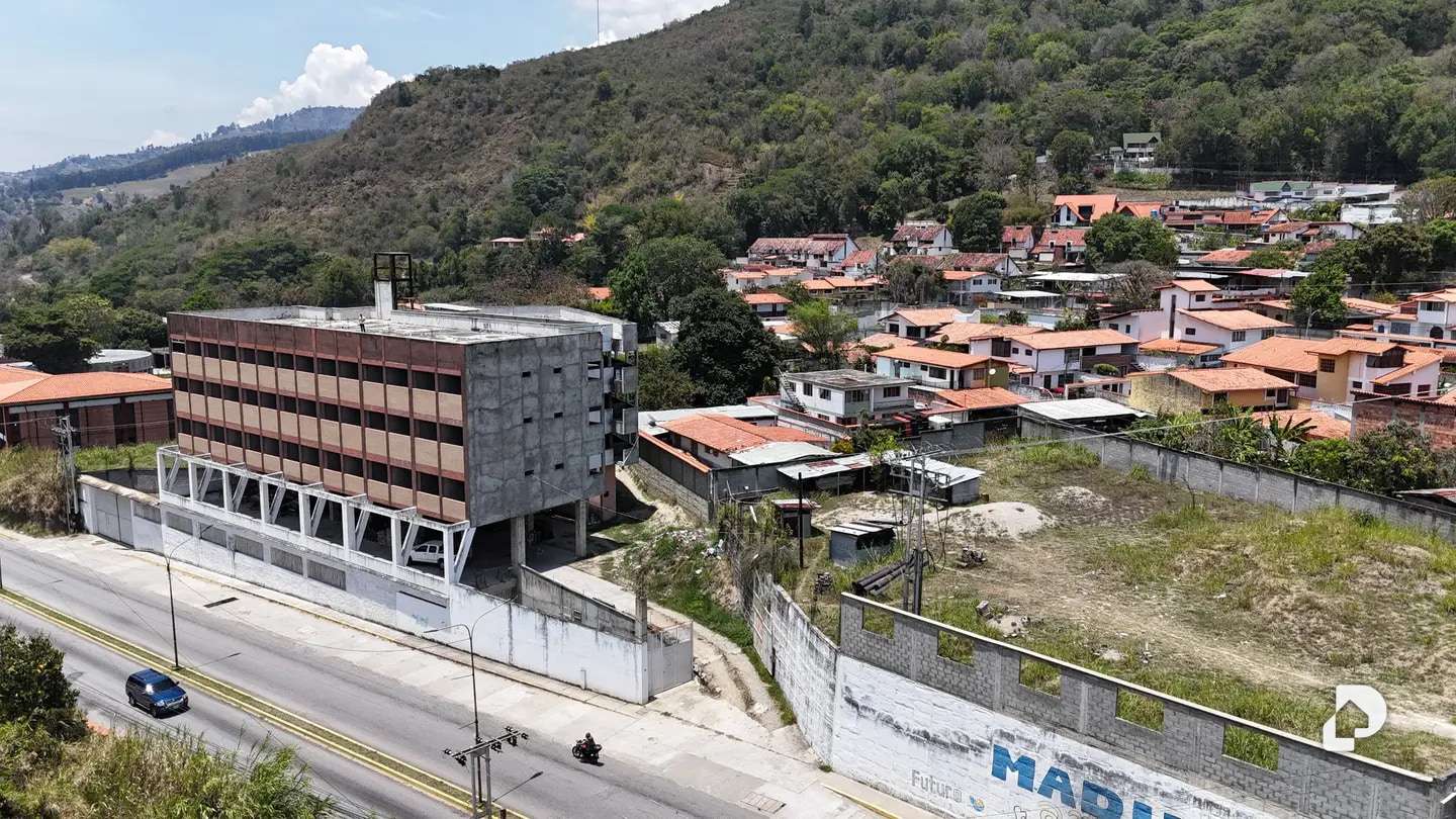 Edificio en Urb. Mocoties, Avenida Los Proceres, Caracciolo Parra Pérez – 3