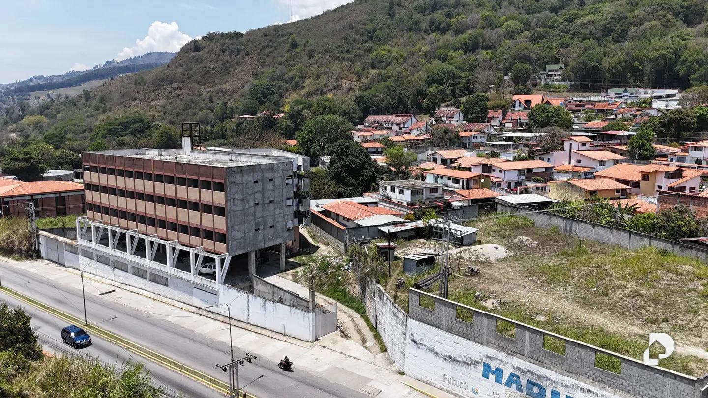 Edificio en Urb. Mocoties, Avenida Los Proceres, Caracciolo Parra Pérez – 3