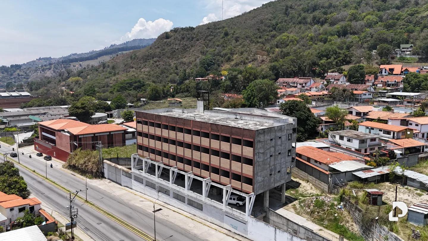 Edificio en Urb. Mocoties, Avenida Los Proceres, Caracciolo Parra Pérez – 5
