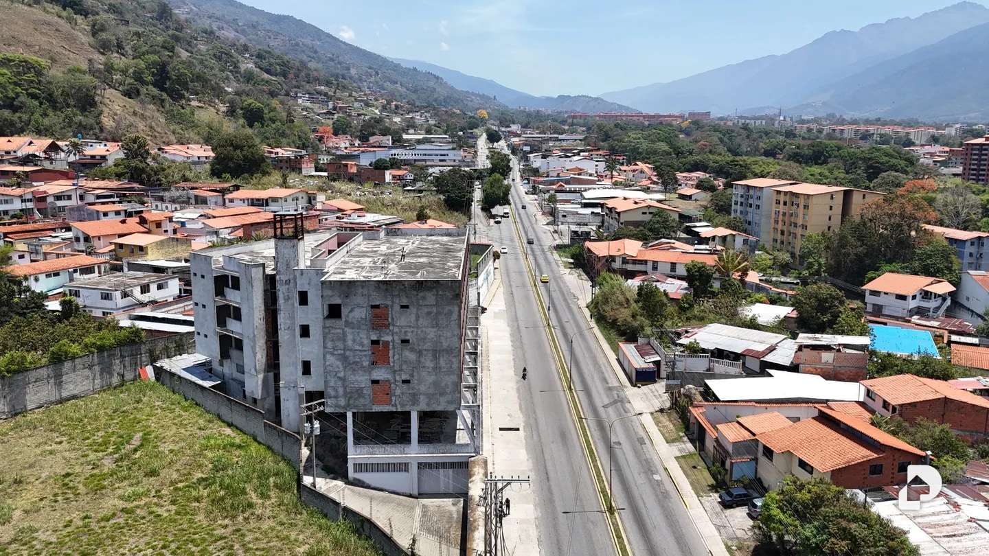 Edificio en Urb. Mocoties, Avenida Los Proceres, Caracciolo Parra Pérez – 2
