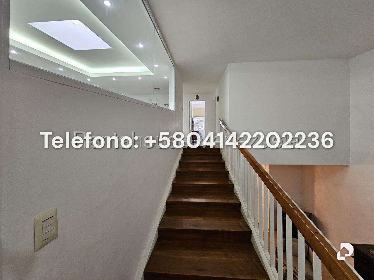 Casa en Cumbres de Curumo, Caracas – 28