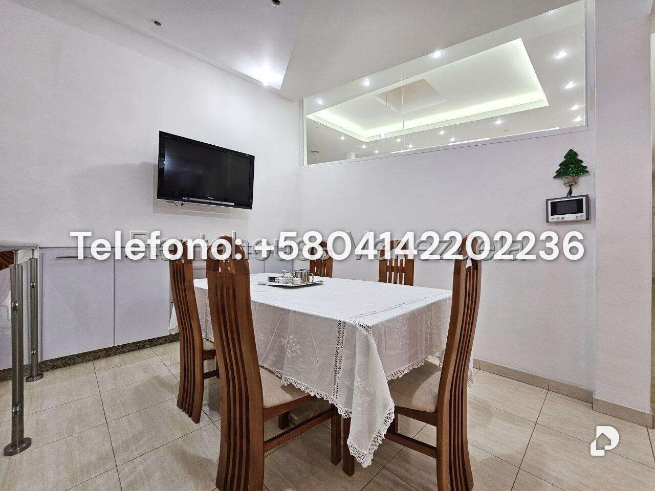Casa en Cumbres de Curumo, Caracas – 24