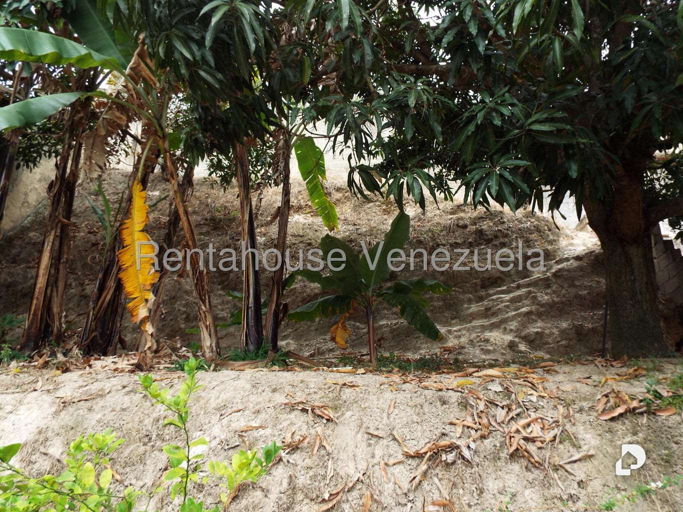 Casa en Lomas De La Trinidad, Caracas – 35