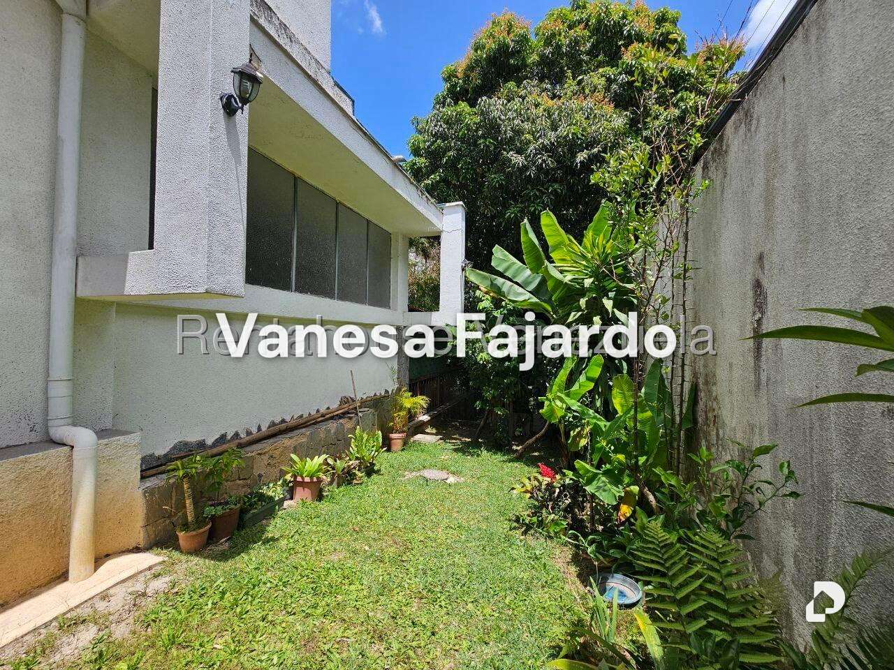 Casa en Lomas del Club Hípico, Caracas – 15