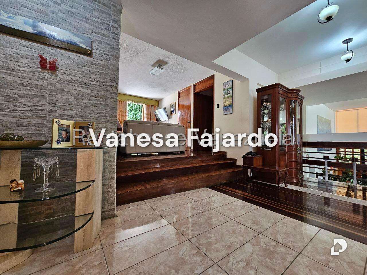 Casa en Lomas del Club Hípico, Caracas – 1