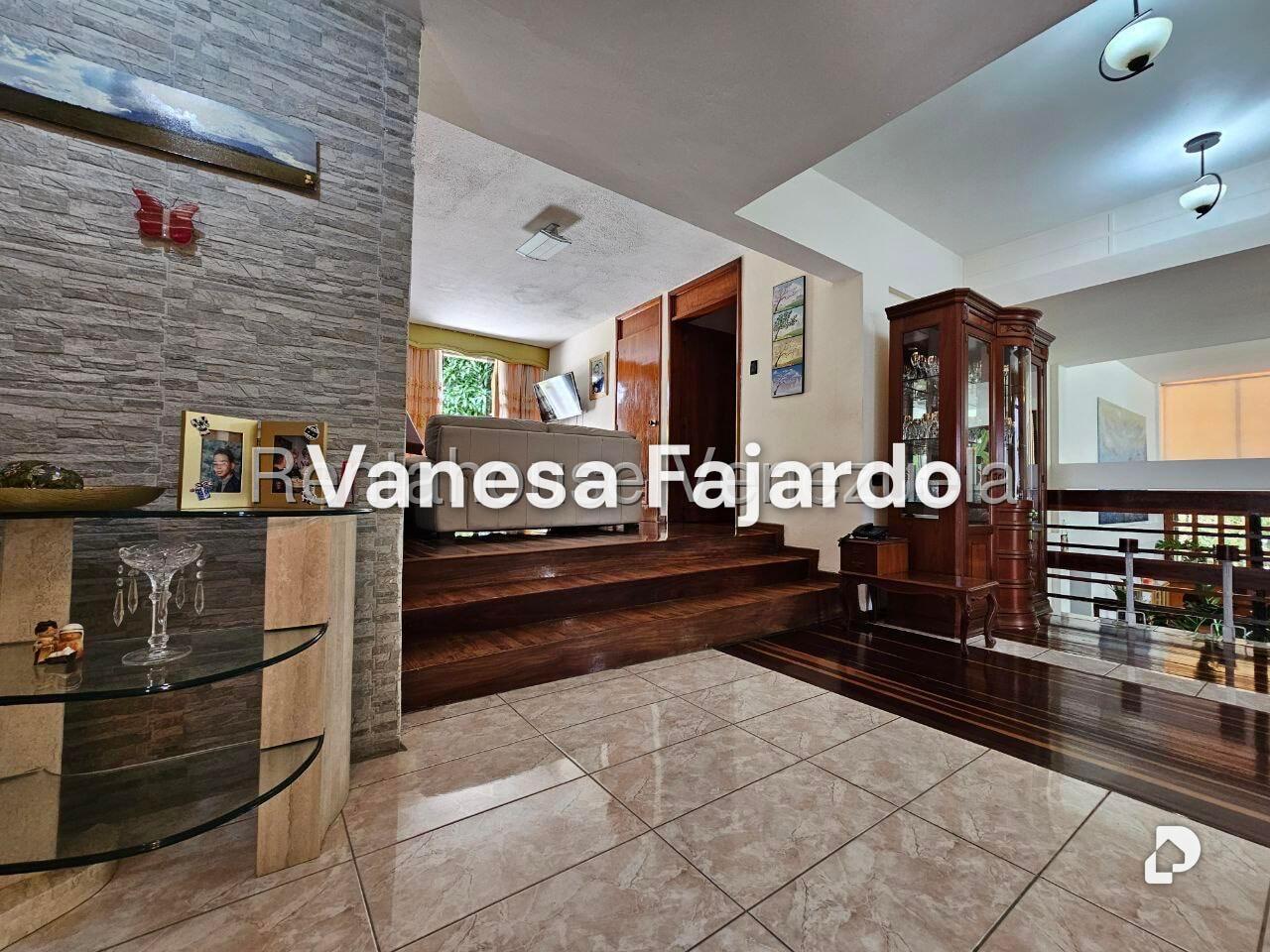 Casa en Lomas del Club Hípico, Caracas – 1