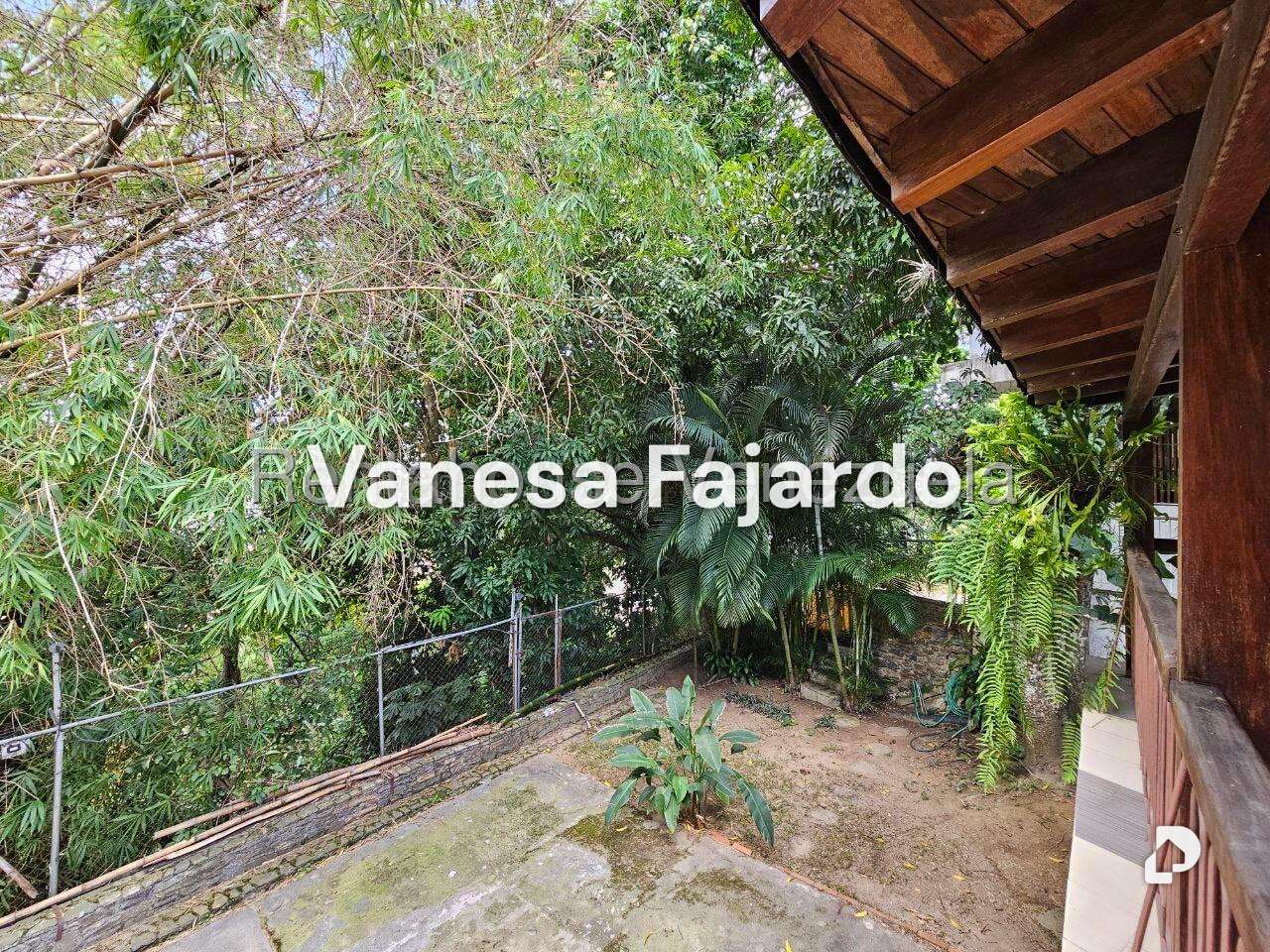Casa en Lomas del Club Hípico, Caracas – 30