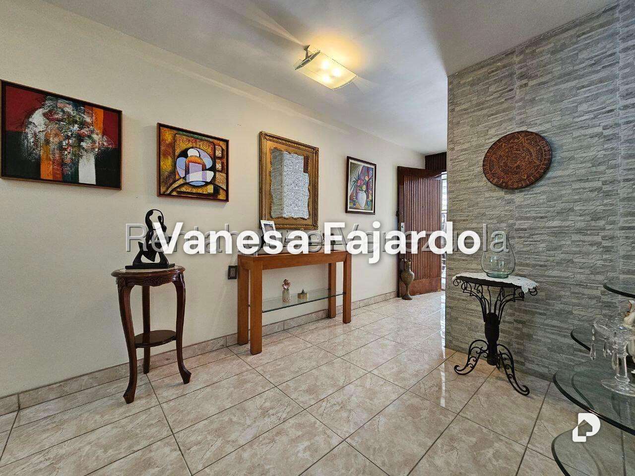 Casa en Lomas del Club Hípico, Caracas – 11