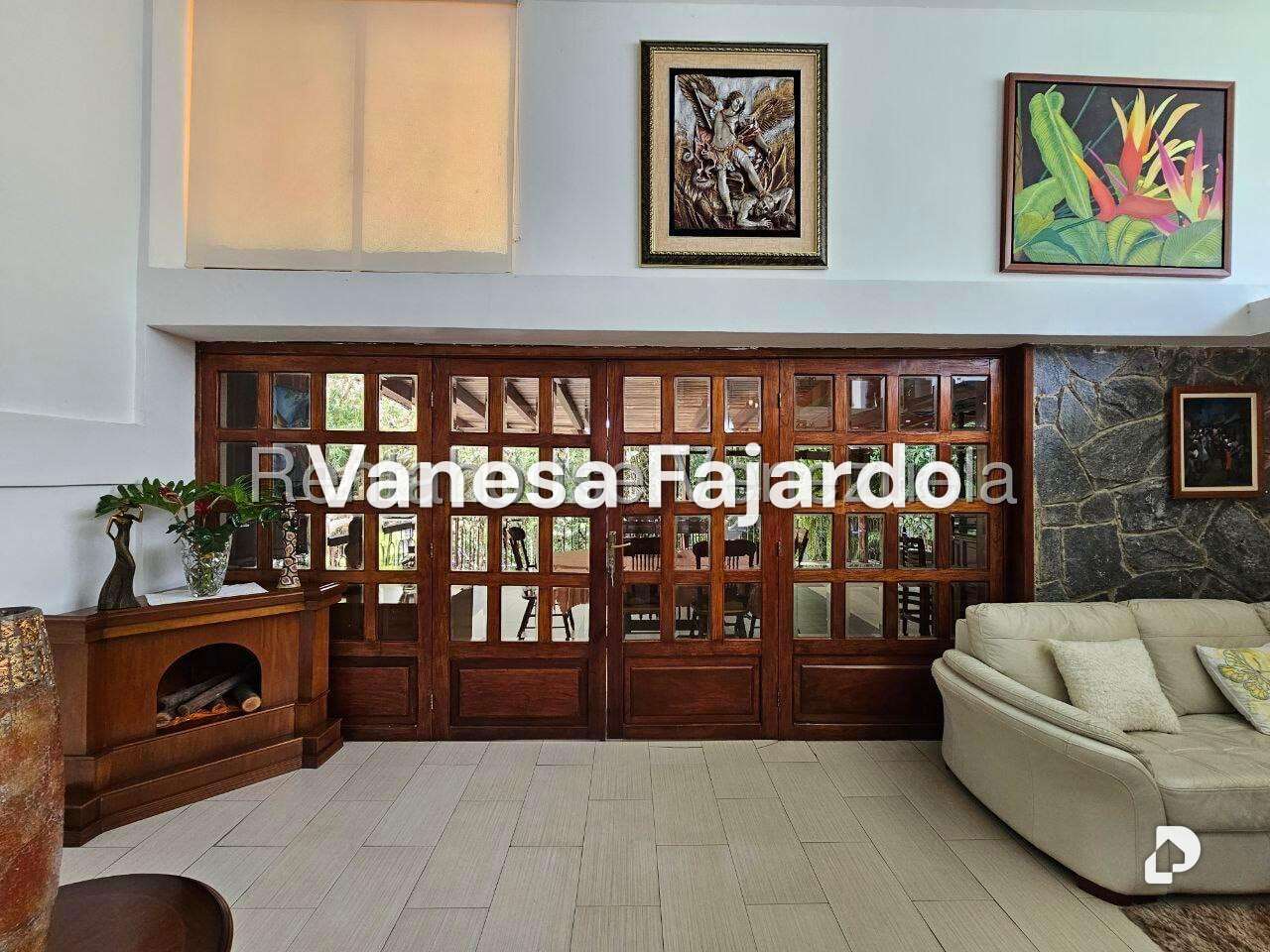 Casa en Lomas del Club Hípico, Caracas – 19