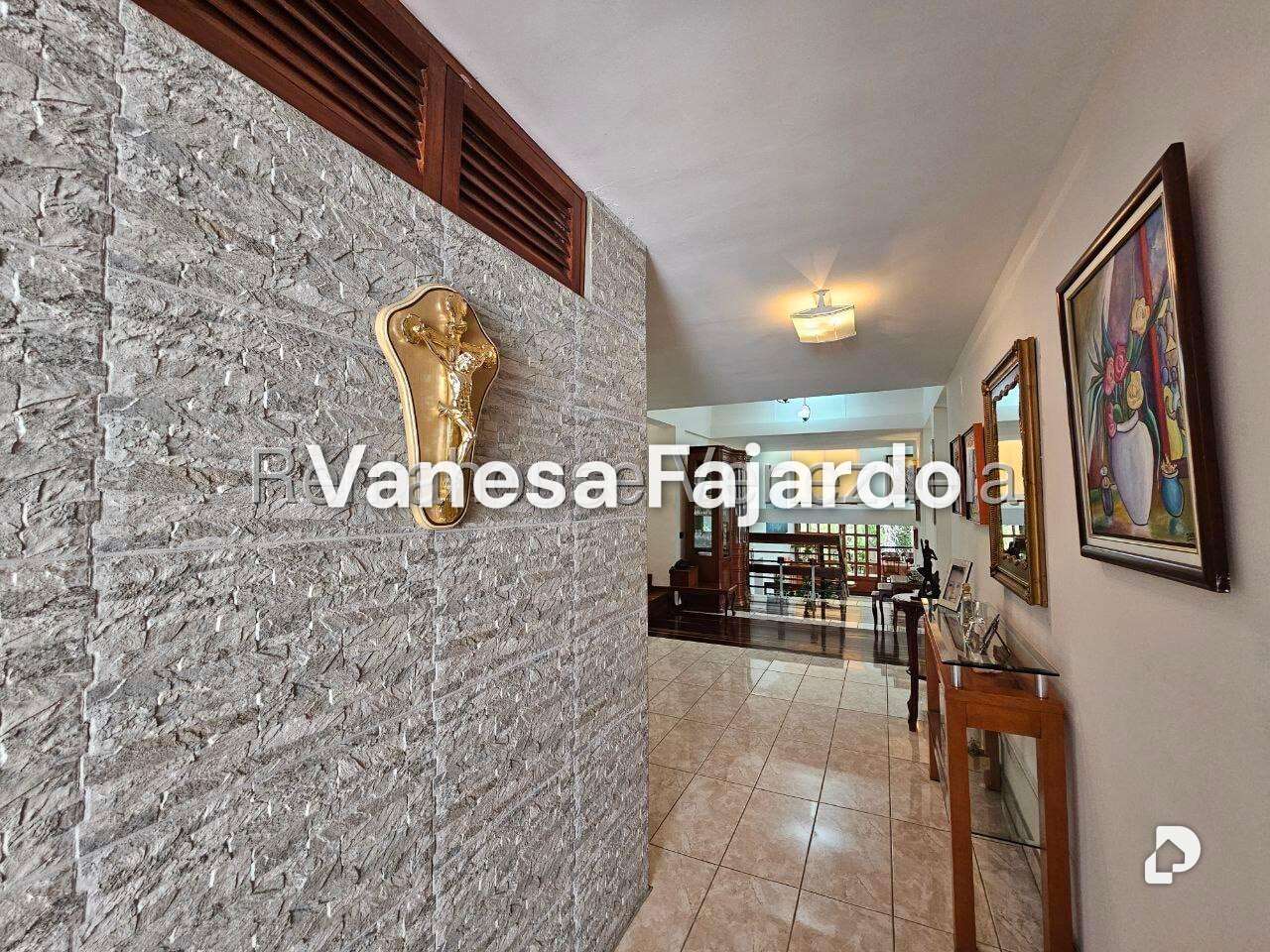 Casa en Lomas del Club Hípico, Caracas – 2