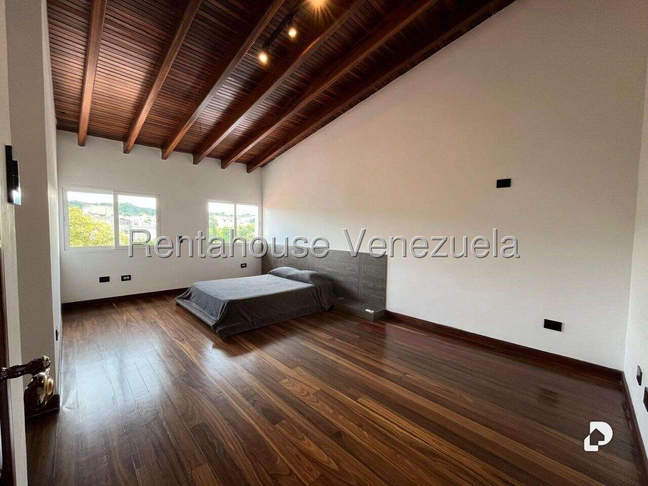 Casa en Cumbres de Curumo, Caracas – 14