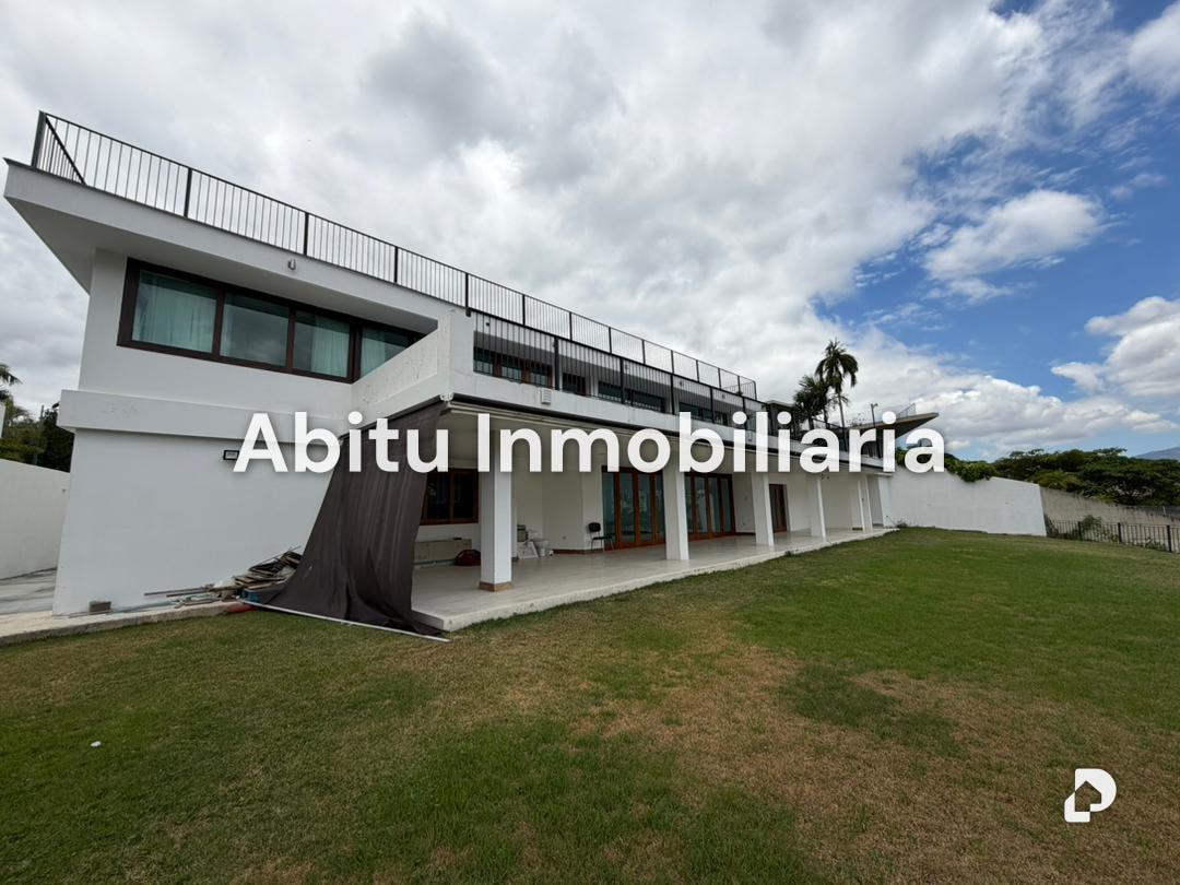 Casa en Lomas de Chuao, Caracas – 2