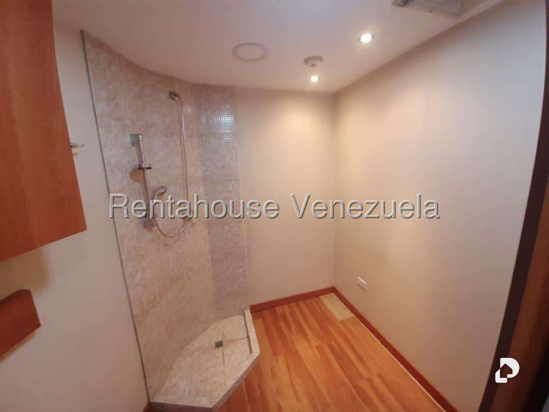 Local comercial en Los Palos Grandes, Caracas – 12
