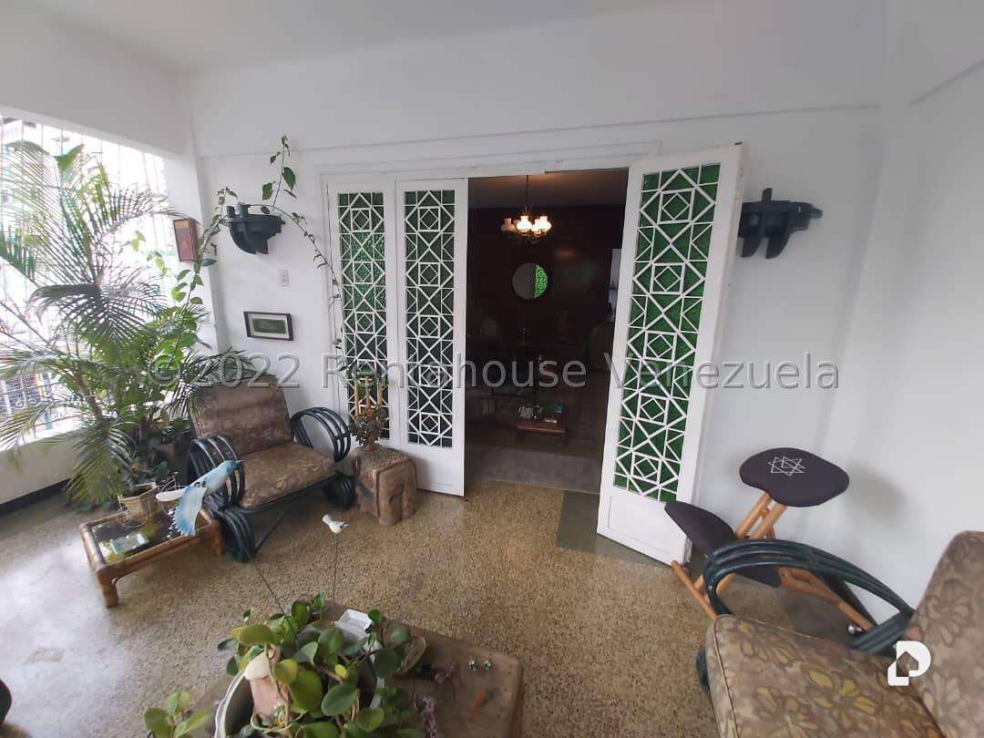 Local comercial en La Florida, Caracas – 23