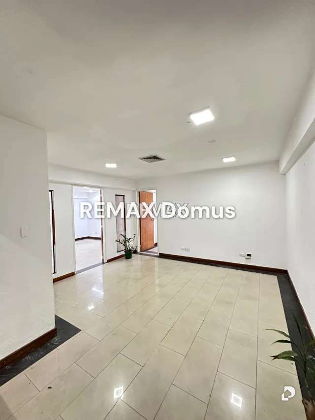 Oficina en Los Palos Grandes, Caracas – 2