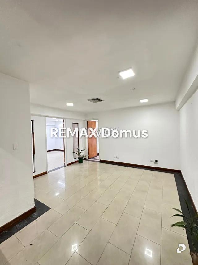 Oficina en Los Palos Grandes, Caracas – 2