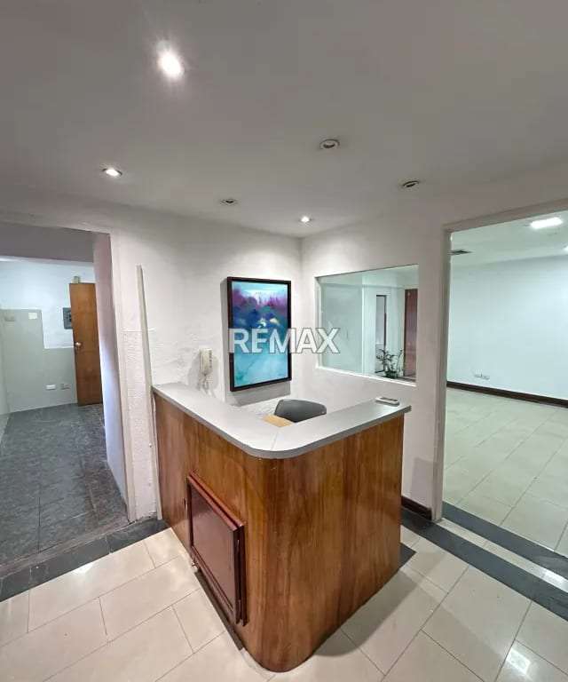 Oficina en Los Palos Grandes, Caracas - 1