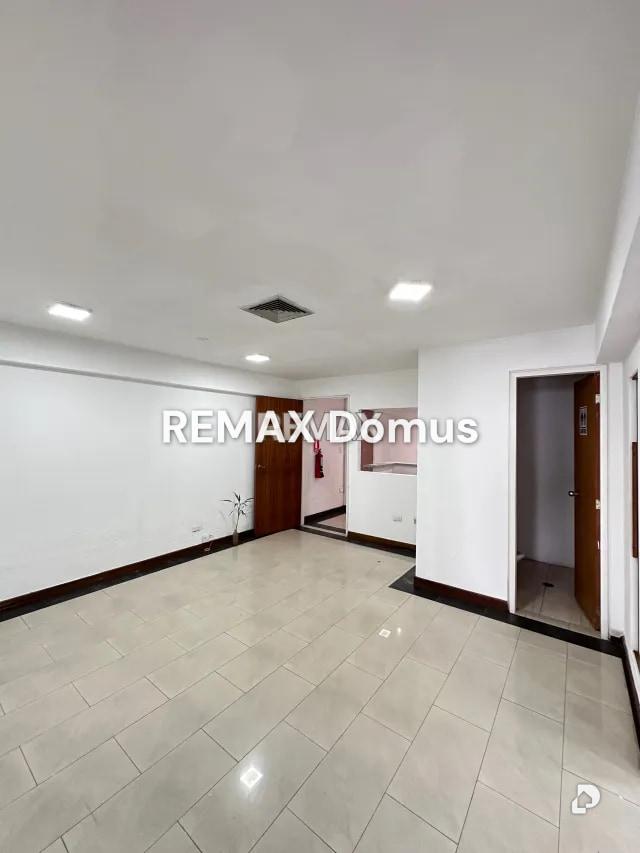 Oficina en Los Palos Grandes, Caracas – 3