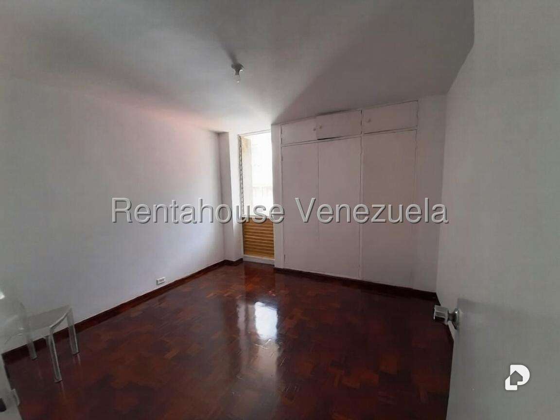 Apartamento en Los Palos Grandes, Caracas – 11